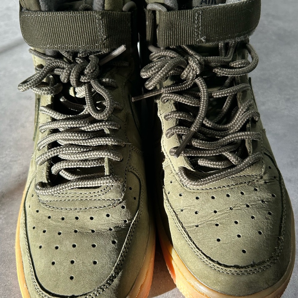 Kids Nike Size 4 Olive Sneakers
